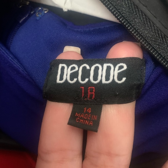 Decode Cape Dress - Picture 2 of 4